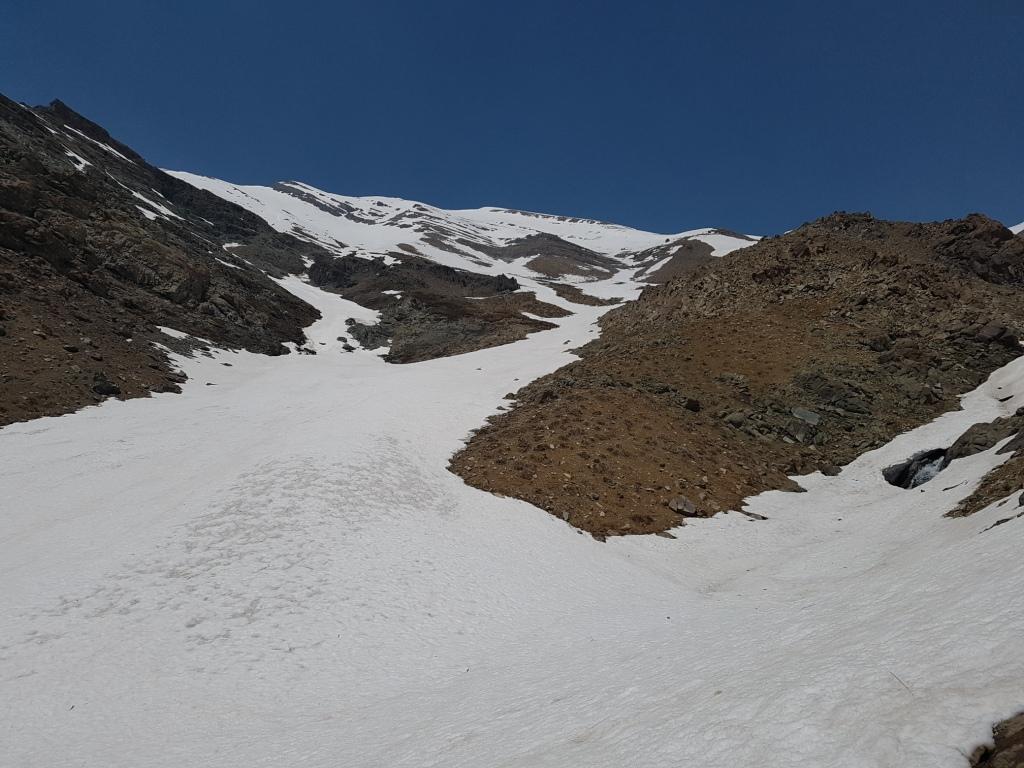 برفچال ابتدای یال قله پلنگچال